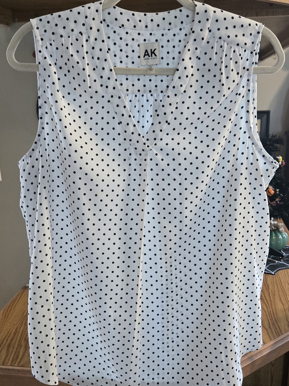 Anne Klein White Polka Dot V-Neck Sleeveless Blouse